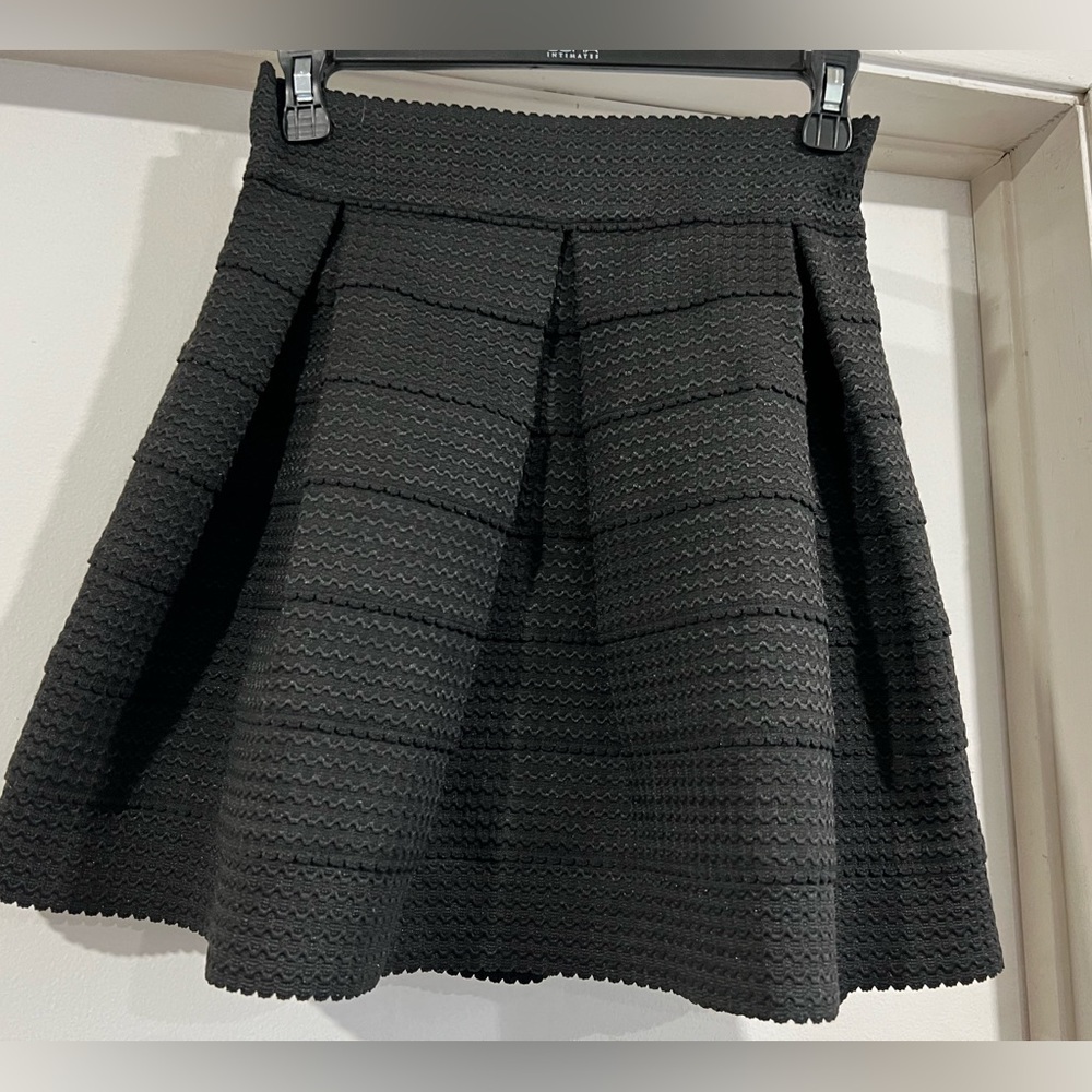 Devin adorable black skirt - Picture 4 of 10